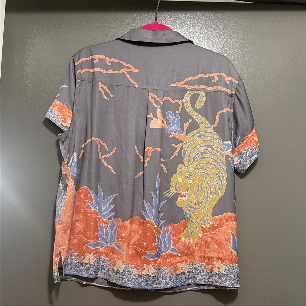 Urban Outfitters BDG Asher Satin Printed Souvenir Short Sleeve Button-Down Shirt - Picture 5 of 8